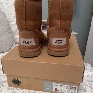 Toddler classic UGG boots size 9